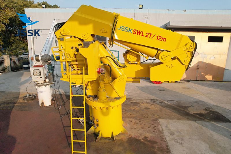 2T/12M伸缩折臂起重机